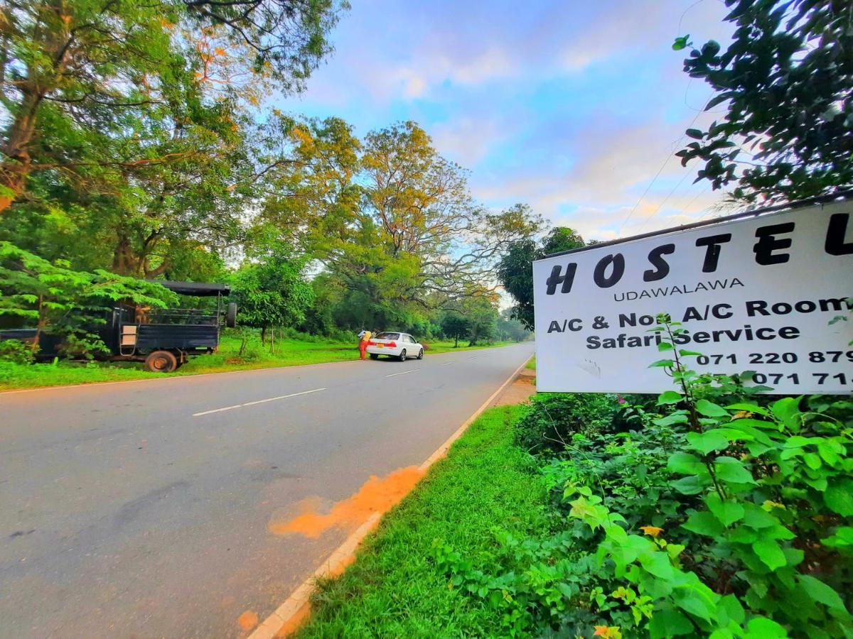 Hostel -In Frant Of The National Park- Udawalawe Exteriör bild